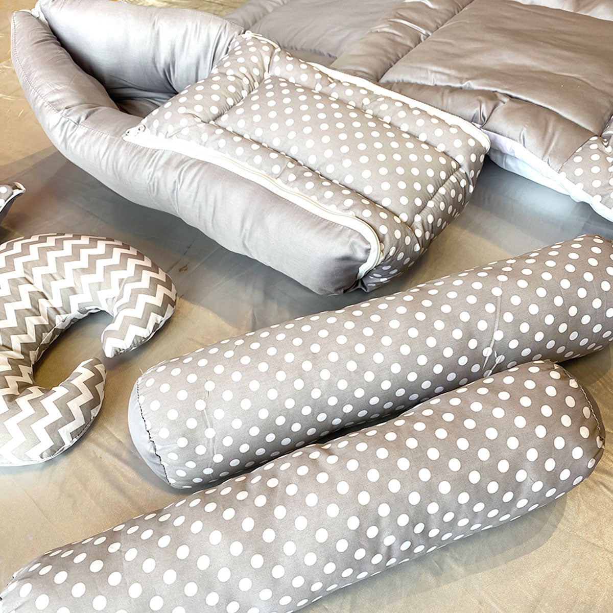 7 in 1 Baby Bedding Set - Polka dot and Waves